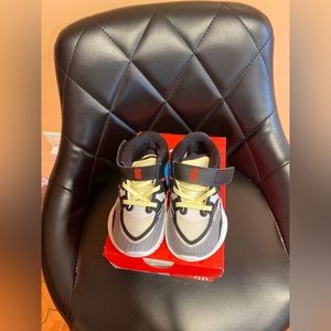 Brand-Nike Kurie Infinity shoes, Size 8cUS,Eur-25. Color White/Blue/ Black.